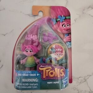 New in Box Dreamworks Hasbro Trolls Poppy with Critter Collectible